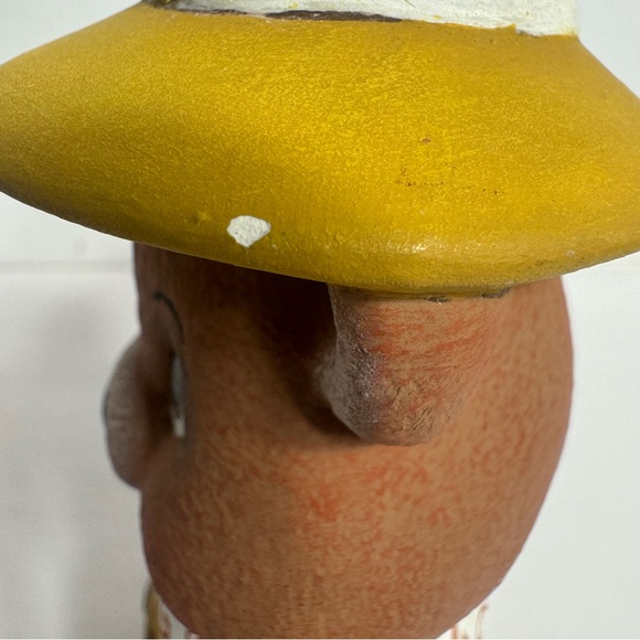 Hand painted pilgrim teddy bear. Adorable ceramic bear wearing yellow outfit - Picture 9 of 12